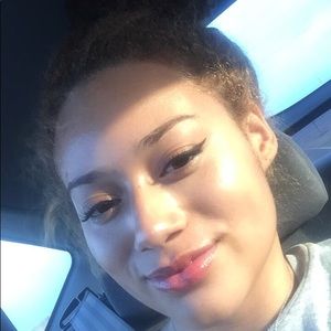 Meet your Posher, Destinee